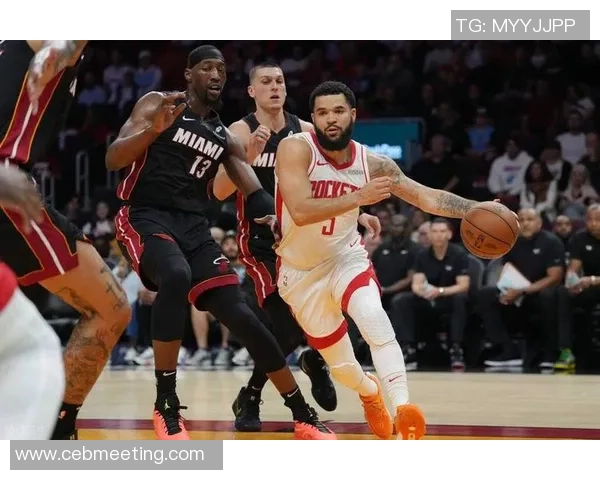 休斯顿火箭迎战强敌，力争季后赛名额展开激烈角逐