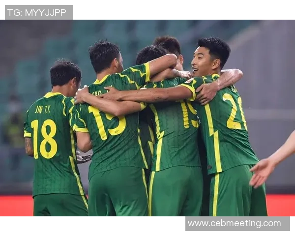 山东泰山迎战北京国安强强对话 争夺中超冠军争先恐后