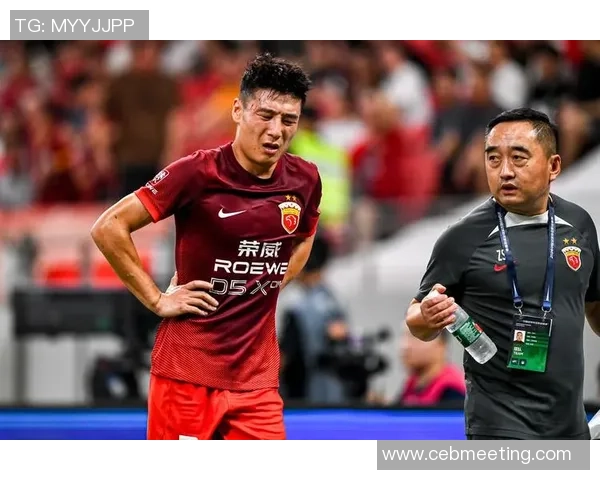 上海海港与上海申花激战正酣球迷期待精彩对决与历史交锋 上海海港与上海申花激战正酣球迷期待精彩对决与历史交锋